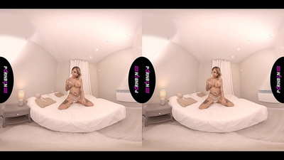 PORNBCN VR Zrela španska mamica masturbira in sesa tvoj kurac v POV, medtem ko kadi in si drgne noge